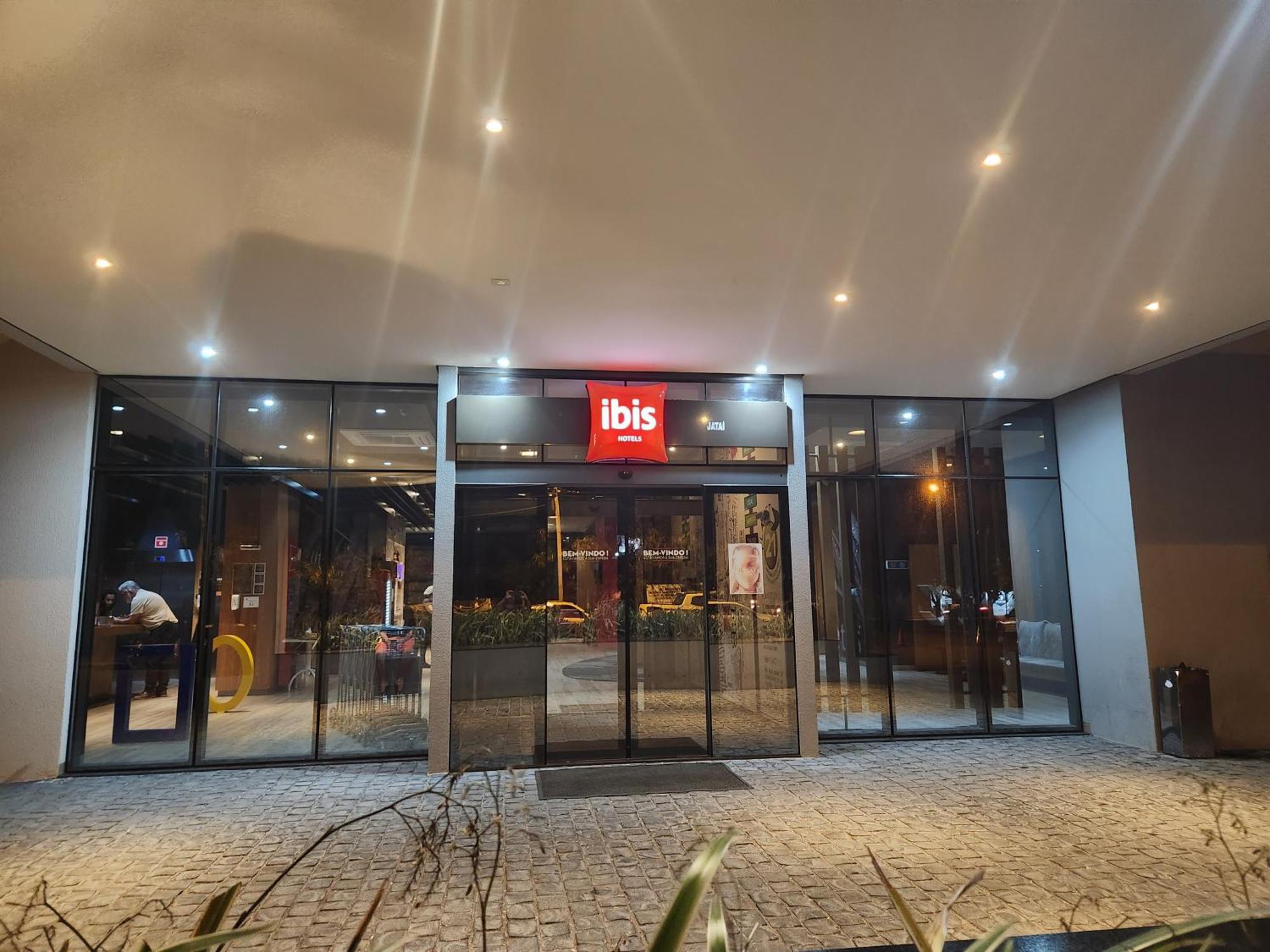 Hotel Ibis Jataí Exterior foto